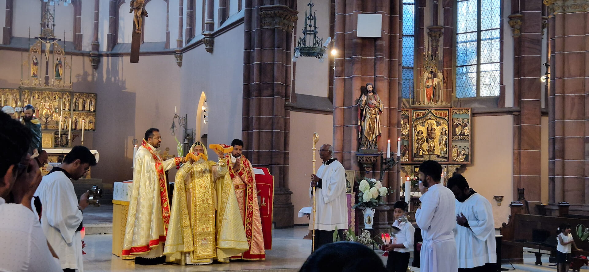 Bischof Joshua Mar Ignathios (Mitte), Pfr. Schwarzmüller (links), Pater Paul (rechts)